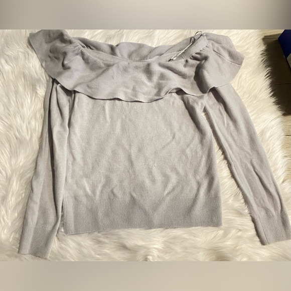 Club Monaco cashmere off-shoulder sweater - Picture 3 of 5